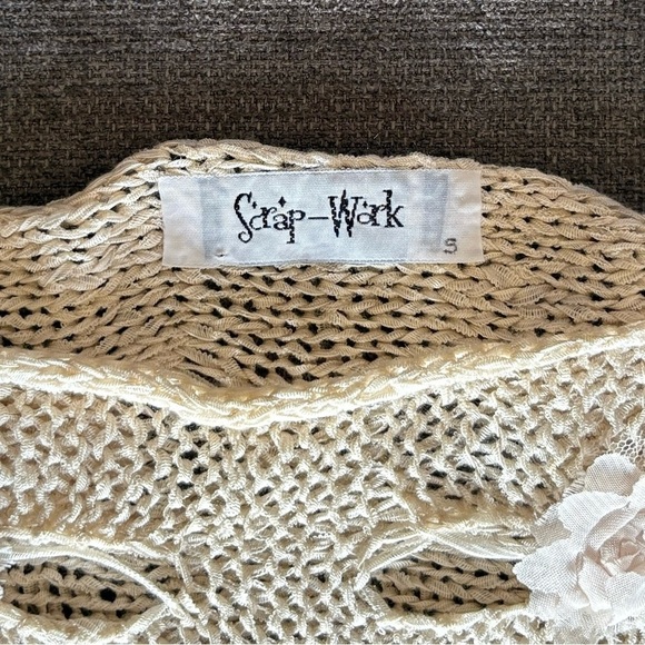 Scrap Work sz S Whimsical Cream Open Knit Dainty Ivory Flowers 3/4 Bell Sleeves - Picture 2 of 11